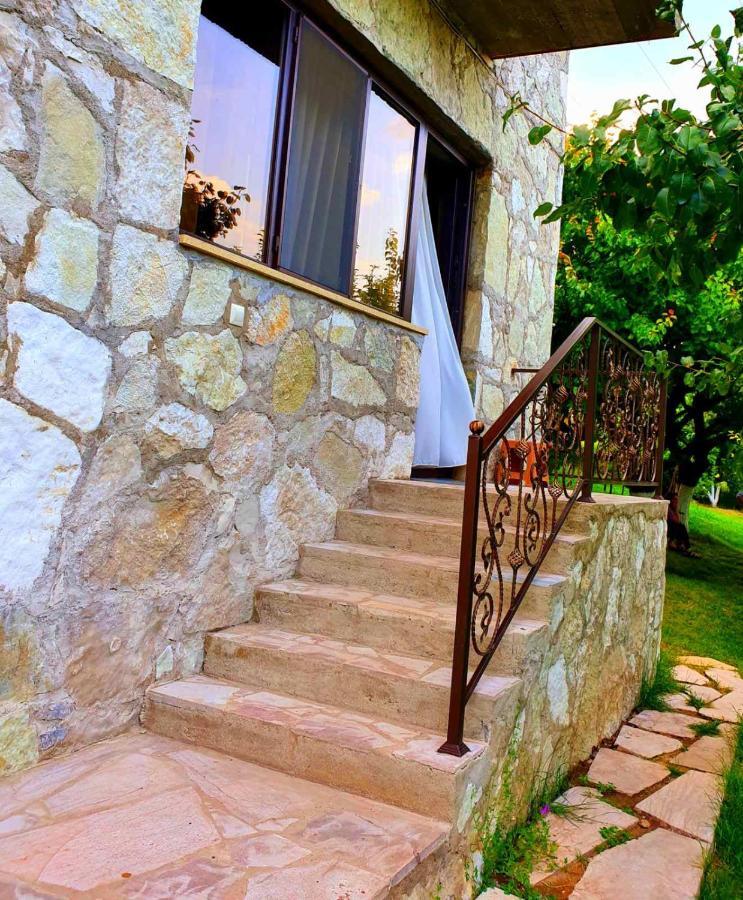Guest House Ijevan's Garden Buitenkant foto