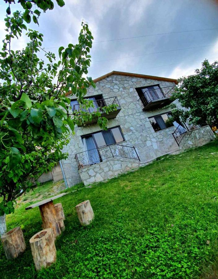 Guest House Ijevan's Garden Buitenkant foto