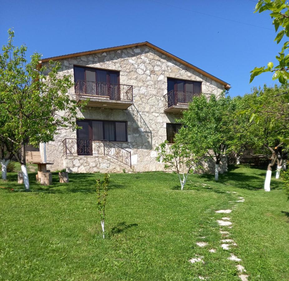 Guest House Ijevan's Garden Buitenkant foto