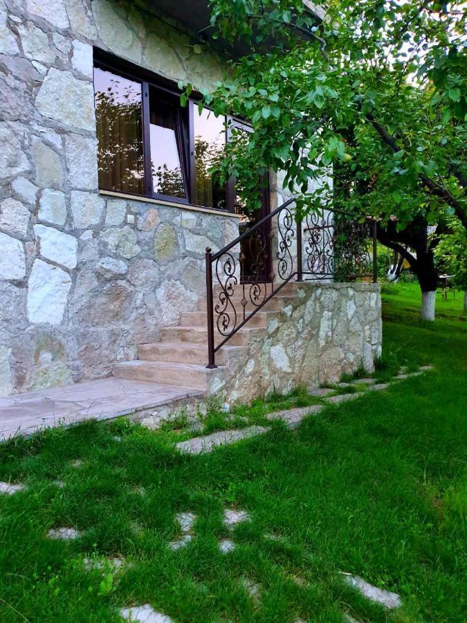 Guest House Ijevan's Garden Buitenkant foto