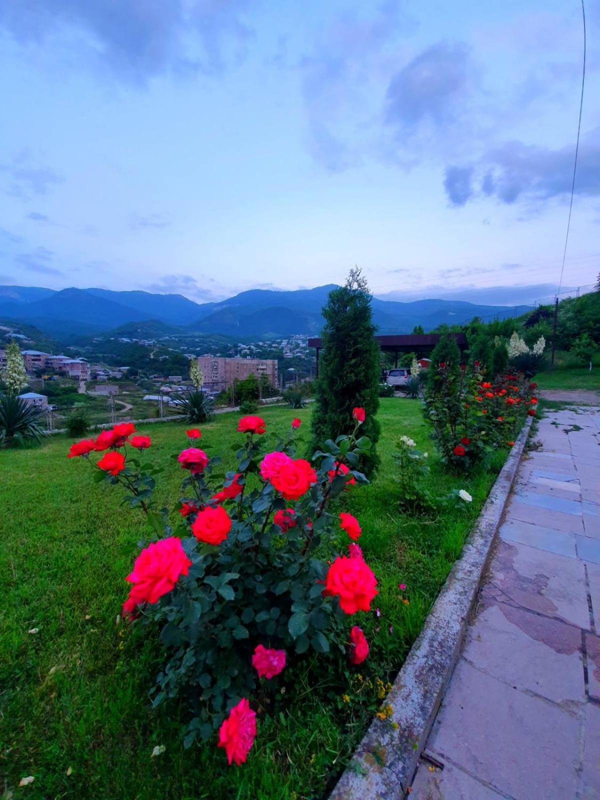 Guest House Ijevan's Garden Buitenkant foto