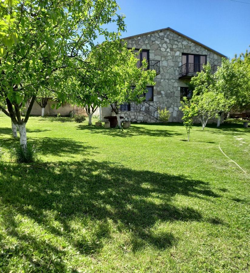 Guest House Ijevan's Garden Buitenkant foto