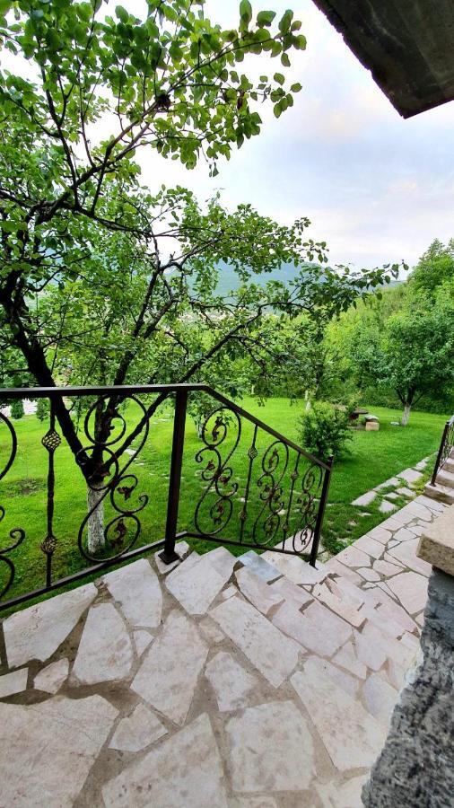 Guest House Ijevan's Garden Buitenkant foto