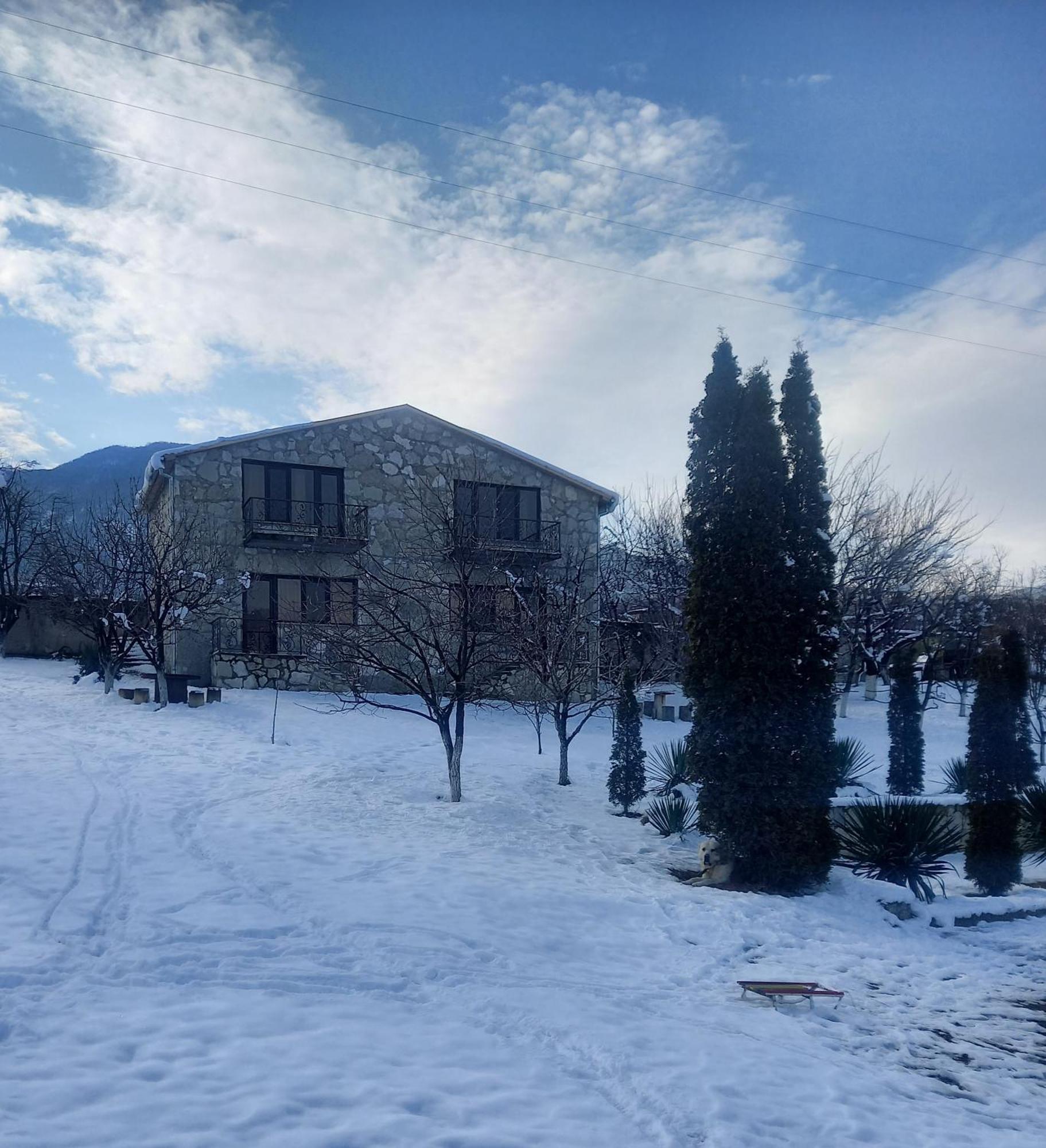 Guest House Ijevan's Garden Buitenkant foto
