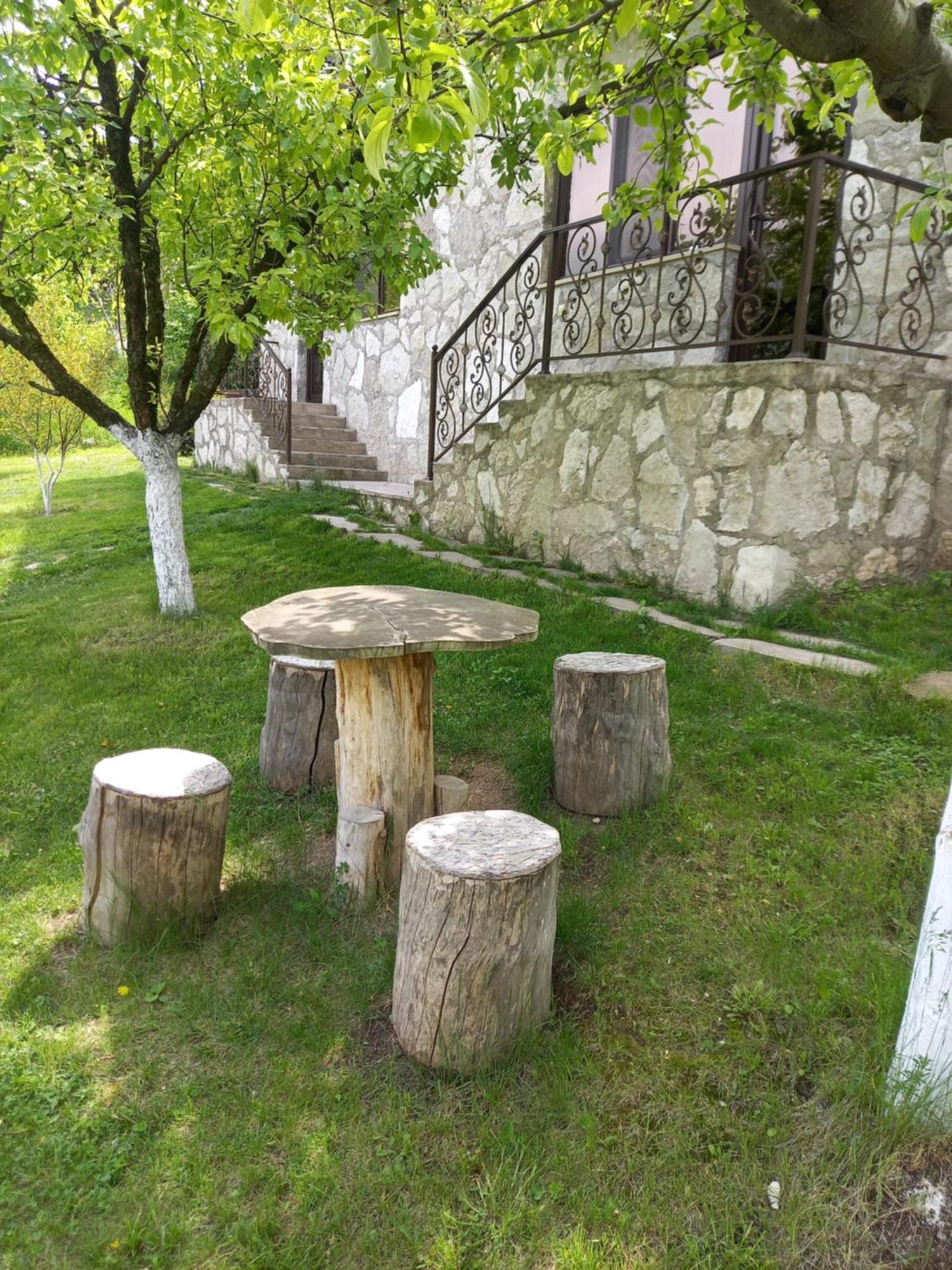 Guest House Ijevan's Garden Buitenkant foto