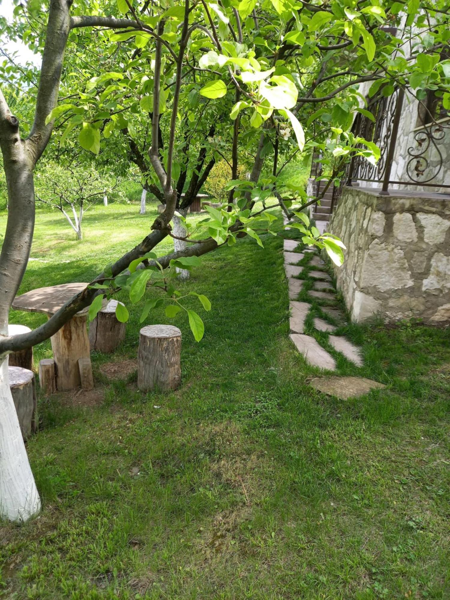 Guest House Ijevan's Garden Buitenkant foto